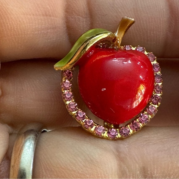 Gorgeous Vintage Vendome Crystal Rhinestones Clip On Apple Earrings - Picture 5 of 12